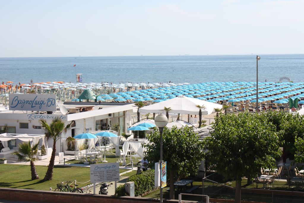 Hotel Buenos Aires Cervia Exterior foto